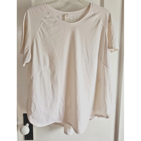 lululemon athletica Tops - Lululemon woman off white short sleeve high side slits top sz 10 laser cut hem
